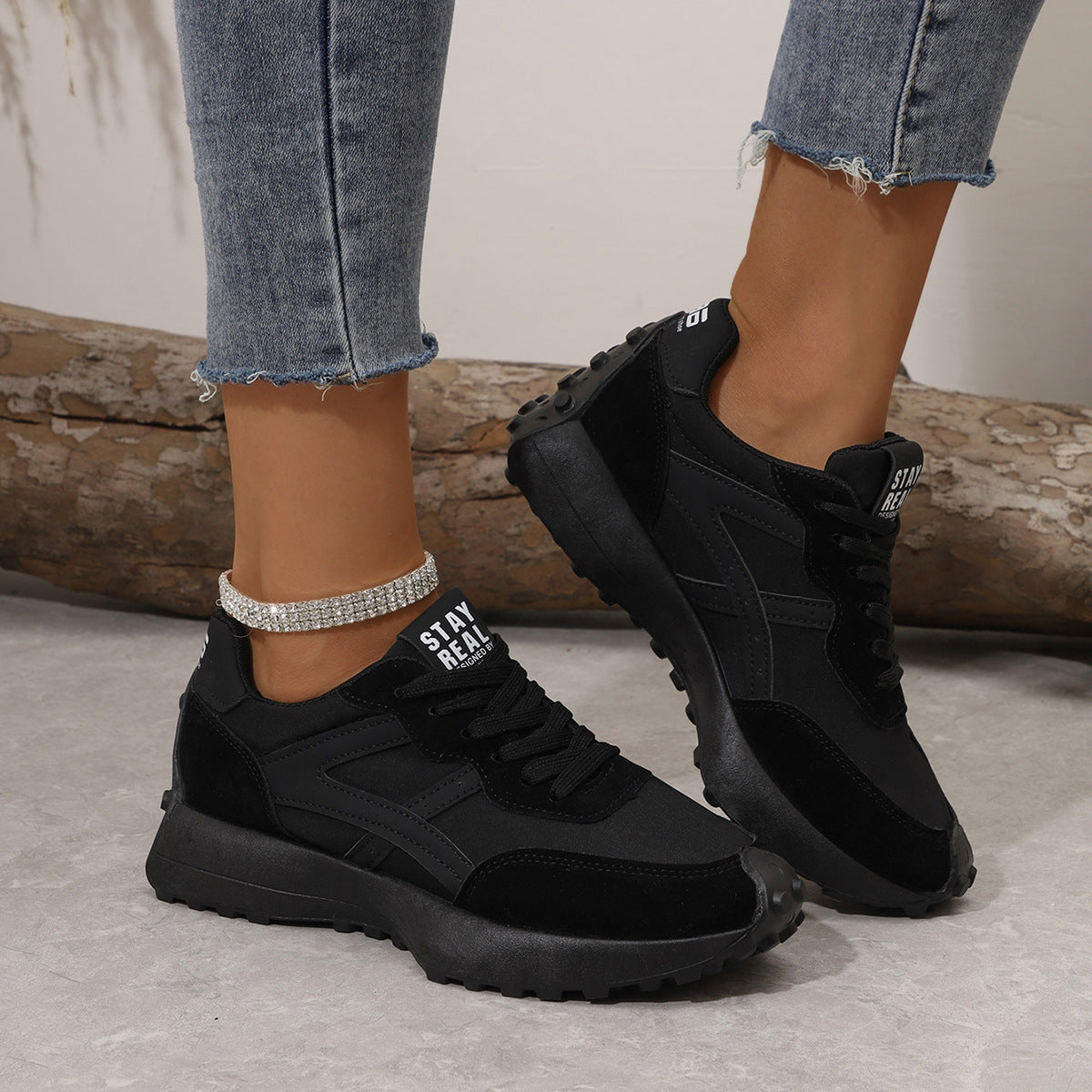 Black All-Match Sneakers for Women (Schwarze Sneakers für Damen - Vielseitig Kombinierbar)