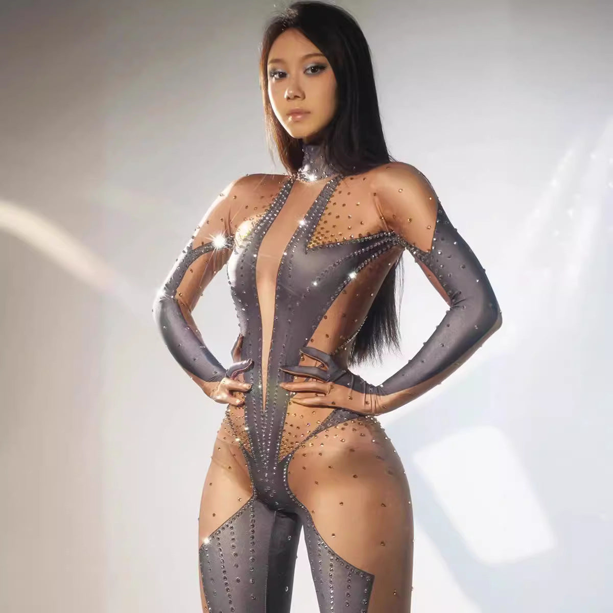 Diamond Long Sleeve Jumpsuit (Eleganter Langärmliger Jumpsuit Mit Funkelnden Diamant-Details)