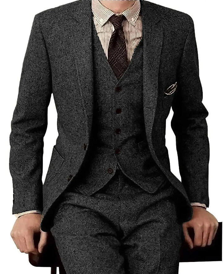 Wool Blend Suit – Tailored Three-Piece Style (Wollmisch-Anzug - Eleganter Dreiteiler)