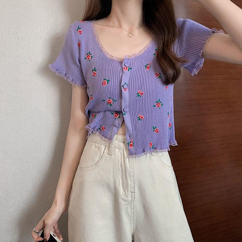 Delicate Top with Floral Pattern (Leichtes Top Mit Blumen-Design)