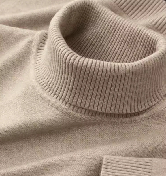 Luxury Mock Neck Knit (Luxuriöser Rollkragen-Pullover)
