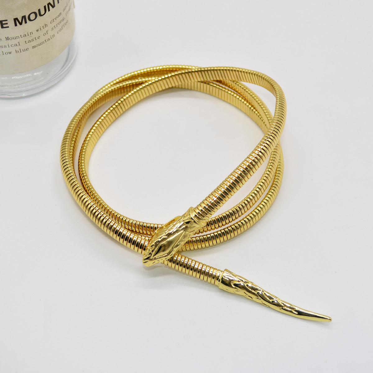 Elegant Snake-Inspired Jewelry (Eleganter Schmuck im Schlangen-Design)