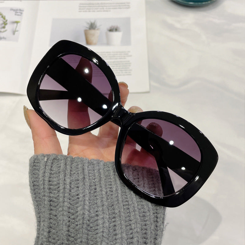 Fashionable Shades For Women (Modische Sonnenbrillen für Damen)