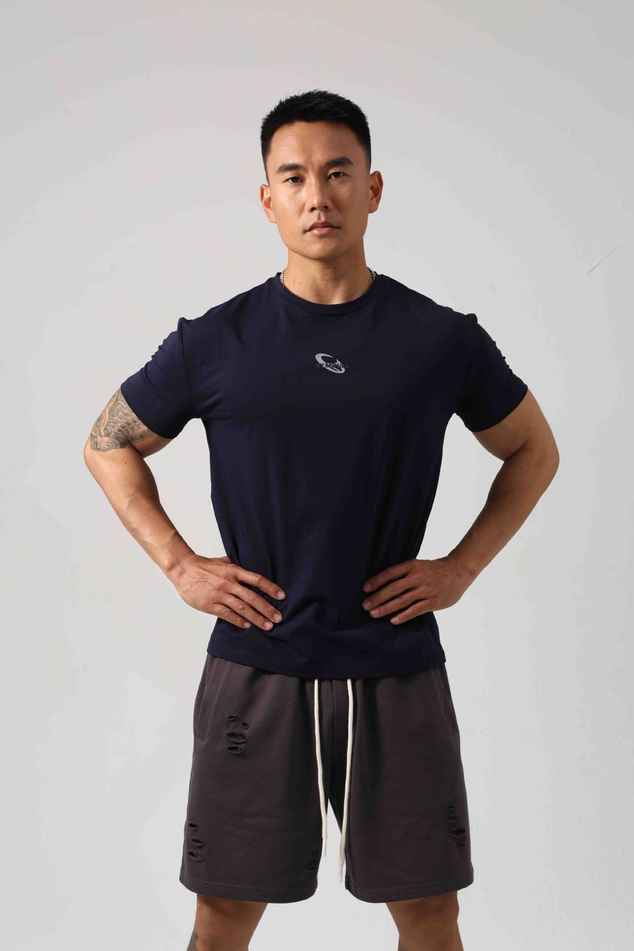 Activewear Top – Tailored Fit & Breathable Fabric(Sportliches Shirt – Figurbetont & Atmungsaktiv)