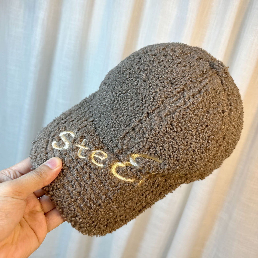 Stylish Cap – Warm And Flattering (Modische Kappe Mit Stickerei – Warm & Figurschmeichelnd)