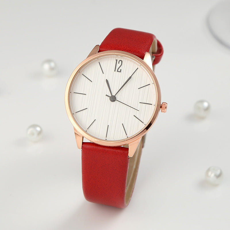 Trendy Women’s Watch in Classic Style (Trendige Frauenuhr im Klassischen Stil)