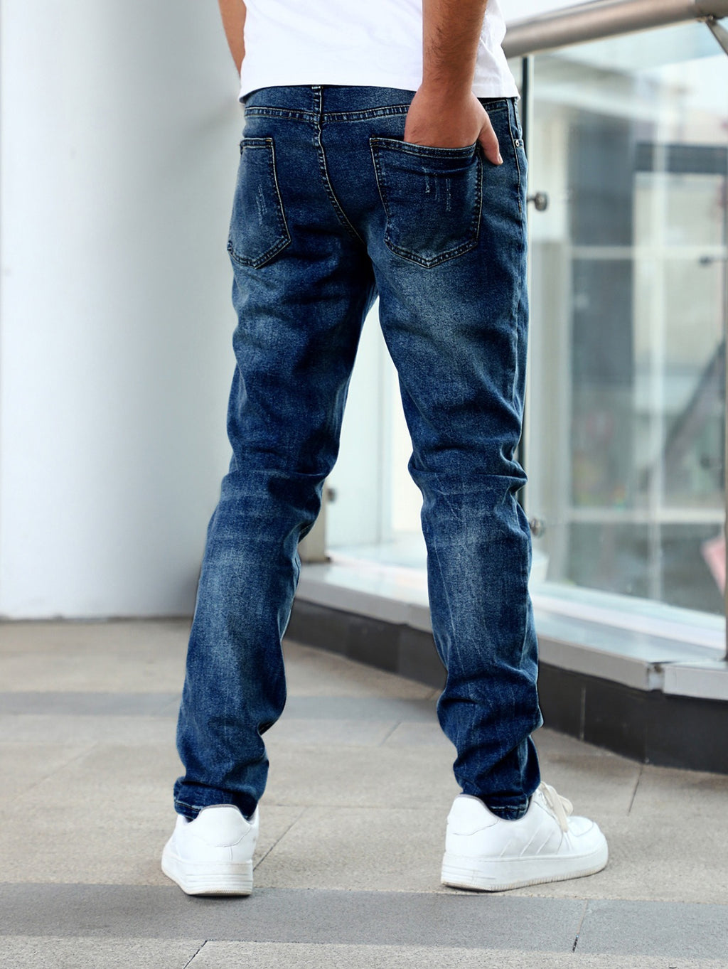 Blue Fit Pants – Comfortable Stretch Style (Blaue Jeans für Herren - Komfortabler Stretch-Look)