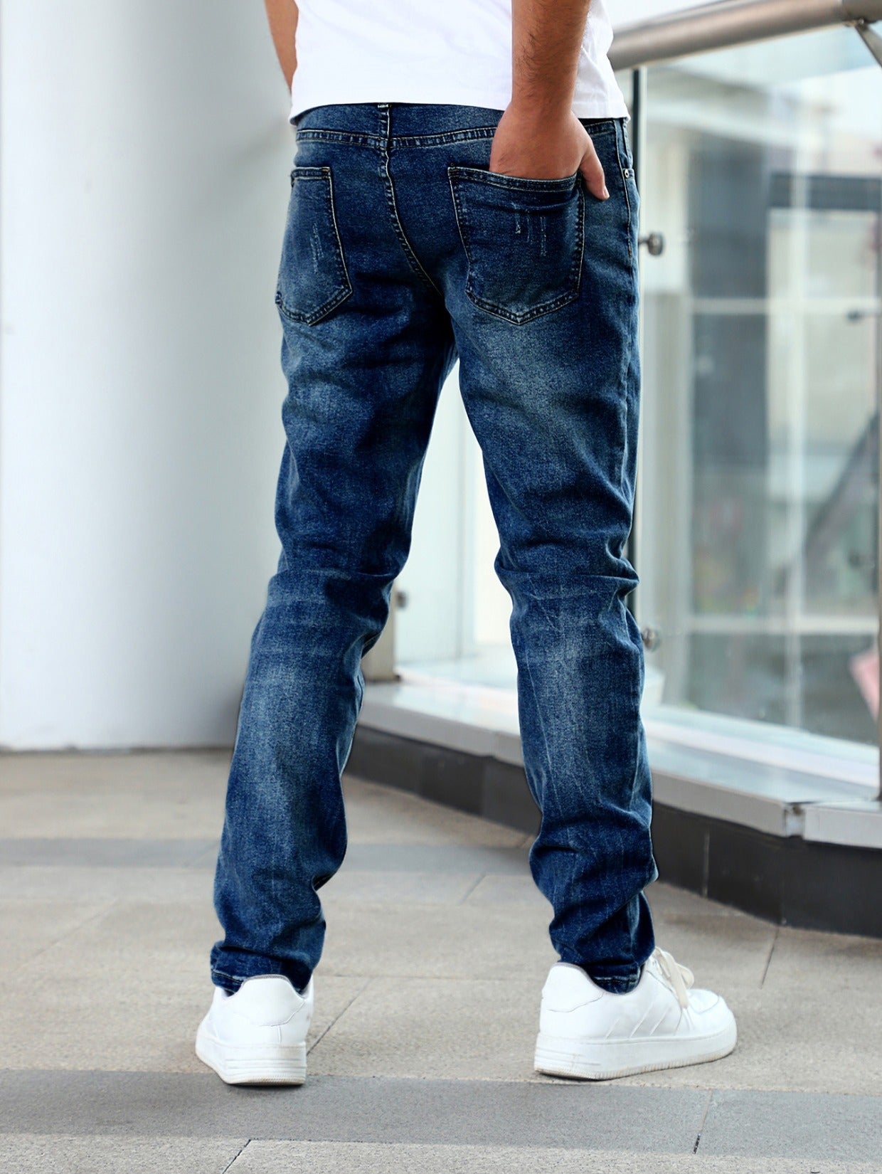 Blue Fit Pants – Comfortable Stretch Style (Blaue Jeans für Herren - Komfortabler Stretch-Look)
