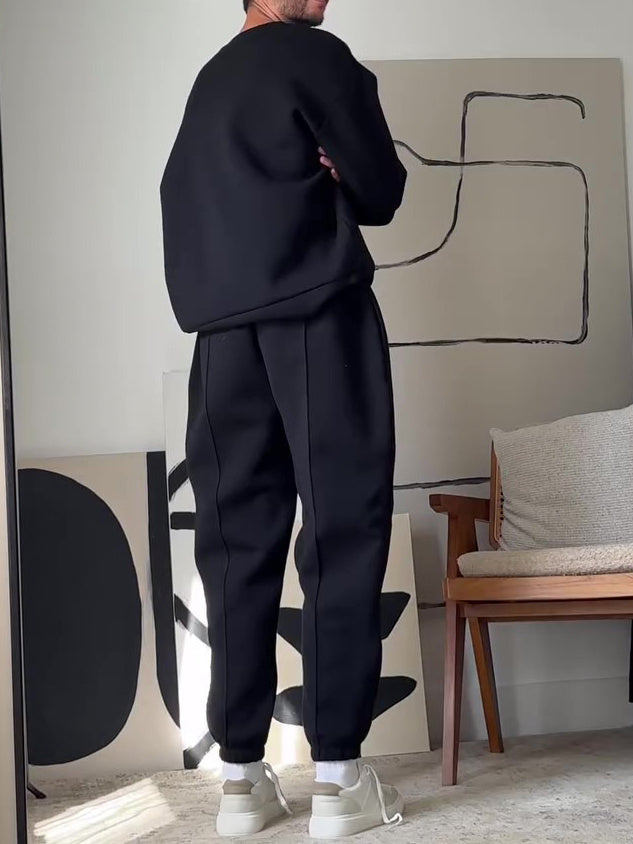 Modern Casual Outfit – Sweatshirt & Pants (Modernes Freizeit-Outfit – Sweatshirt & Hose)