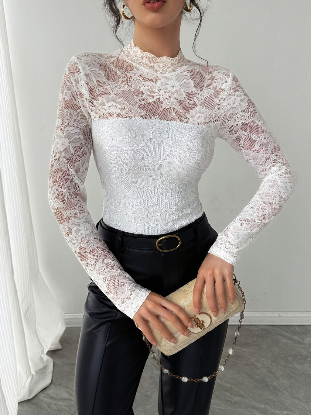 Chic Long Sleeve Lace Blouse In Elegant White (Elegante Spitzenbluse In Schickem Weiß)