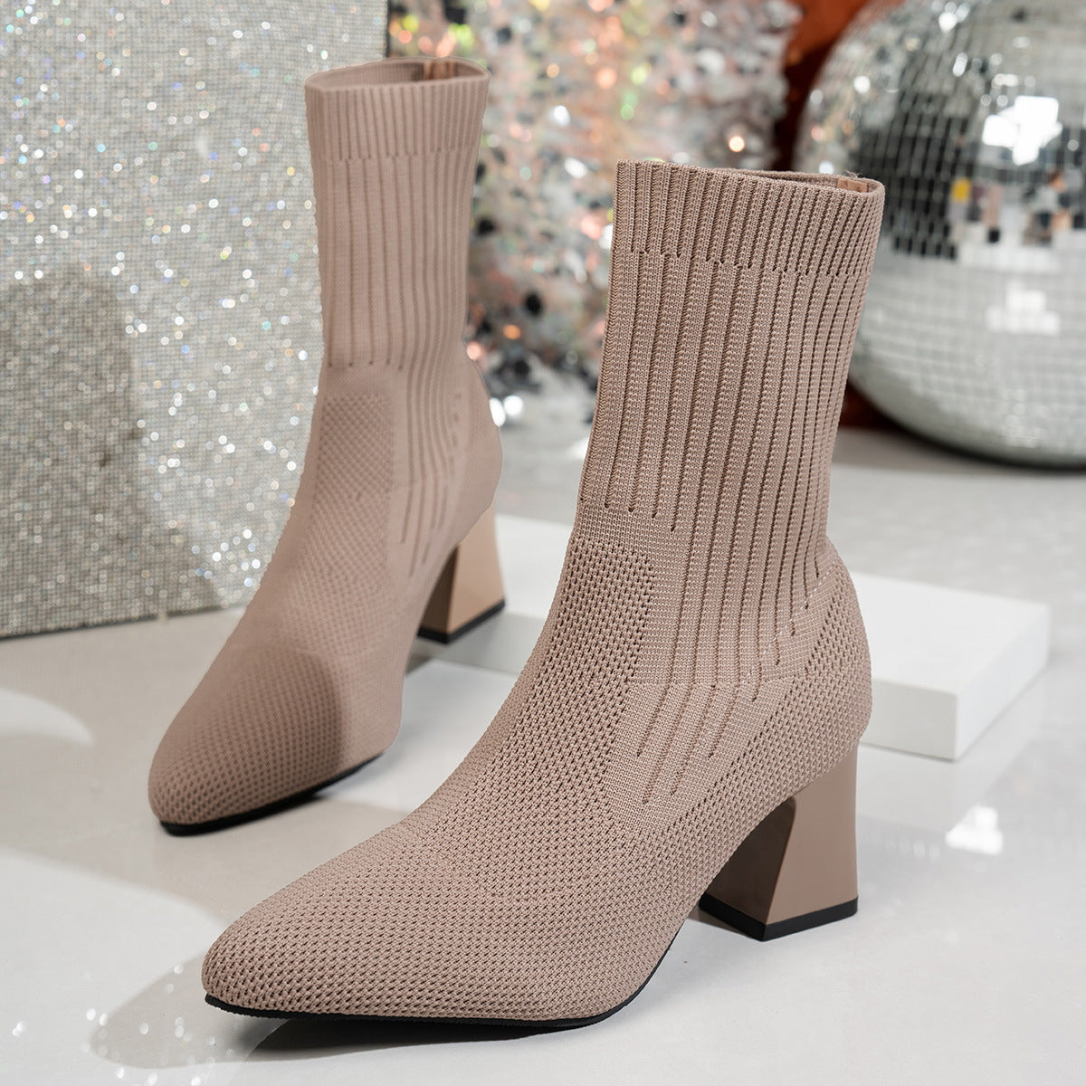 Fashionable Heel Sock Boots (Moderne Sock-Stiefel mit Absatz)
