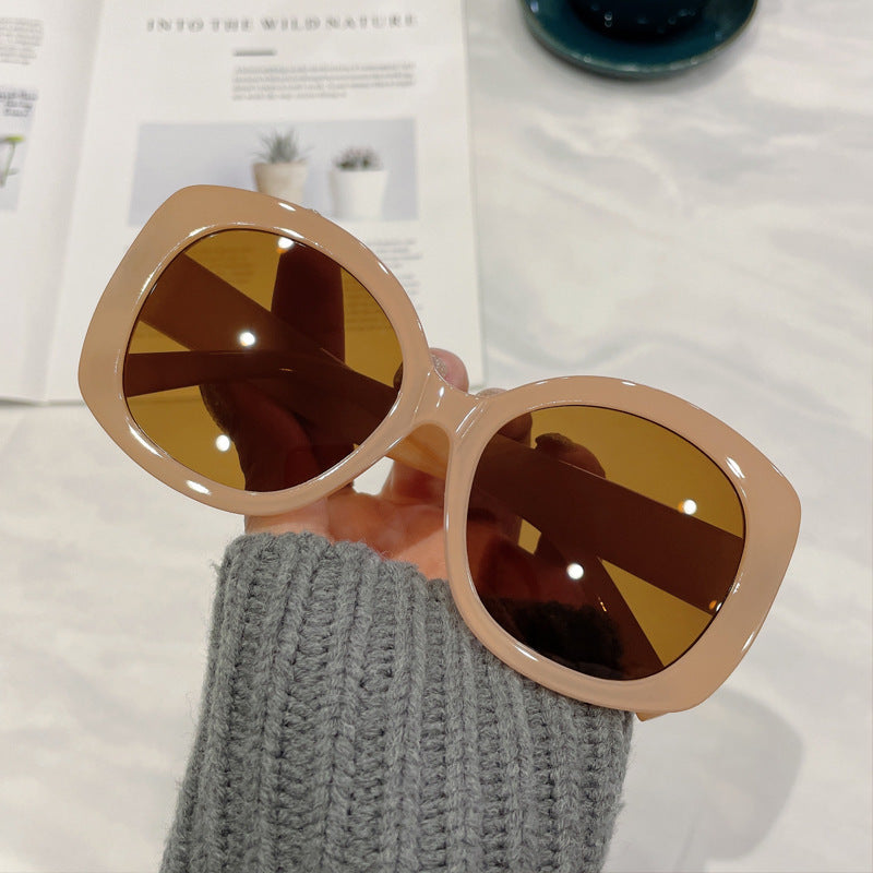 Fashionable Shades For Women (Modische Sonnenbrillen für Damen)