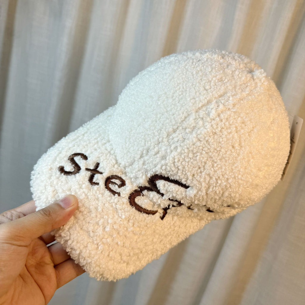 Stylish Cap – Warm And Flattering (Modische Kappe Mit Stickerei – Warm & Figurschmeichelnd)