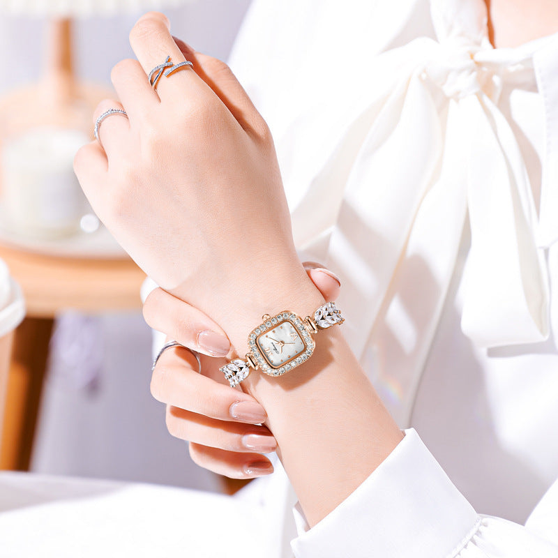 Delicate Luxury Jeweled Quartz Watch (Feine Luxusuhr – Quarzwerk mit Edelsteinbesatz)