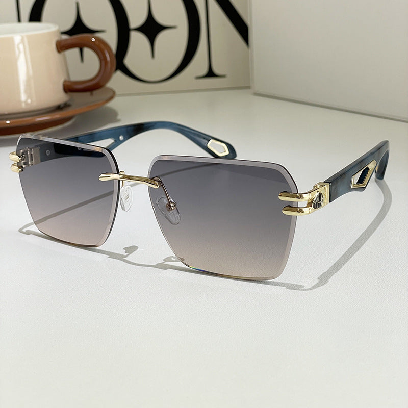 Signature Luxe Shades – Bold Form, Timeless Spirit (Luxus-Sonnenbrille – Markantes Design, Zeitloser Charakter)