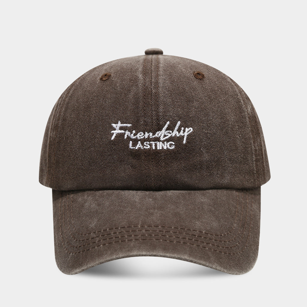 Embroidered Letter Cap – Lightweight Style (Leichte Cap Mit Gesticktem Letter-Design)