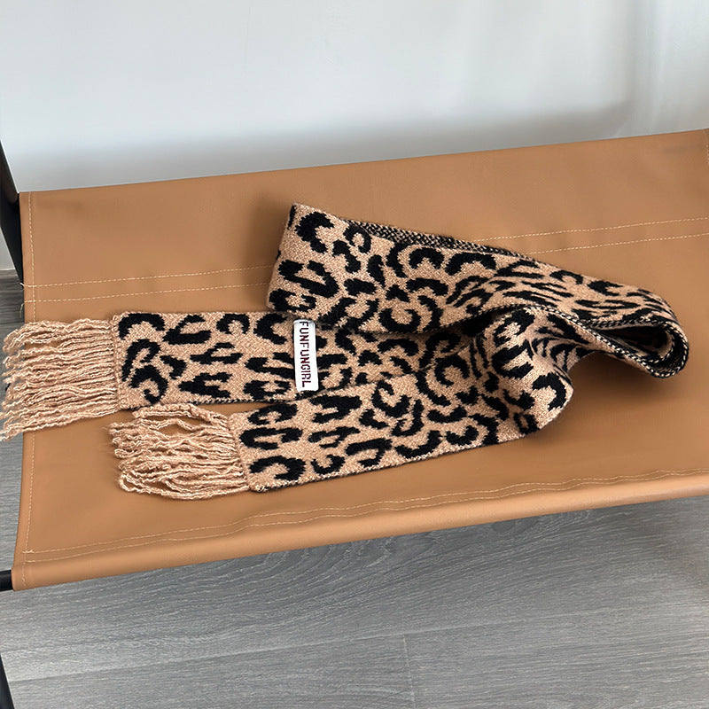 Refined Wool Scarf – Woven Warmth, Effortless Elegance (Edler Wollschal – Klassisch. Zeitlos. Bequem.)