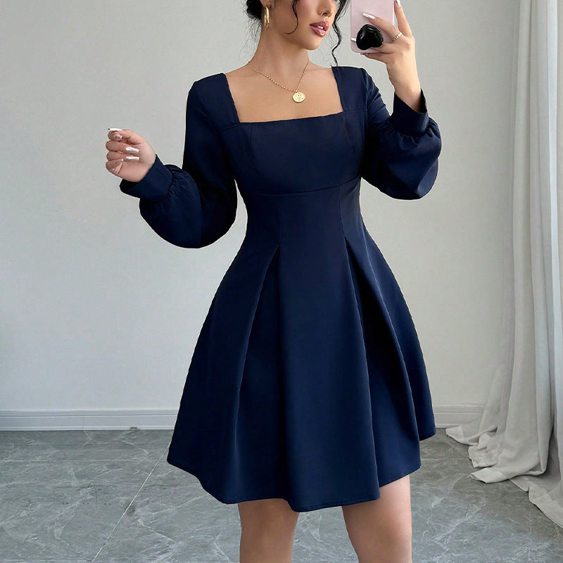 Classic Waist-Defining Blue Dress (Klassisches Blaues Kleid mit betonter Taille)