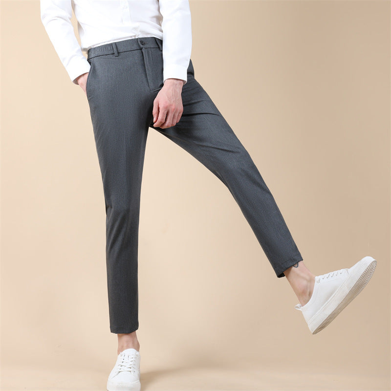Contemporary Suit Trousers in Premium Fabric (Moderne Anzungshosen Für Gentleman Aus Edlem Stoff)