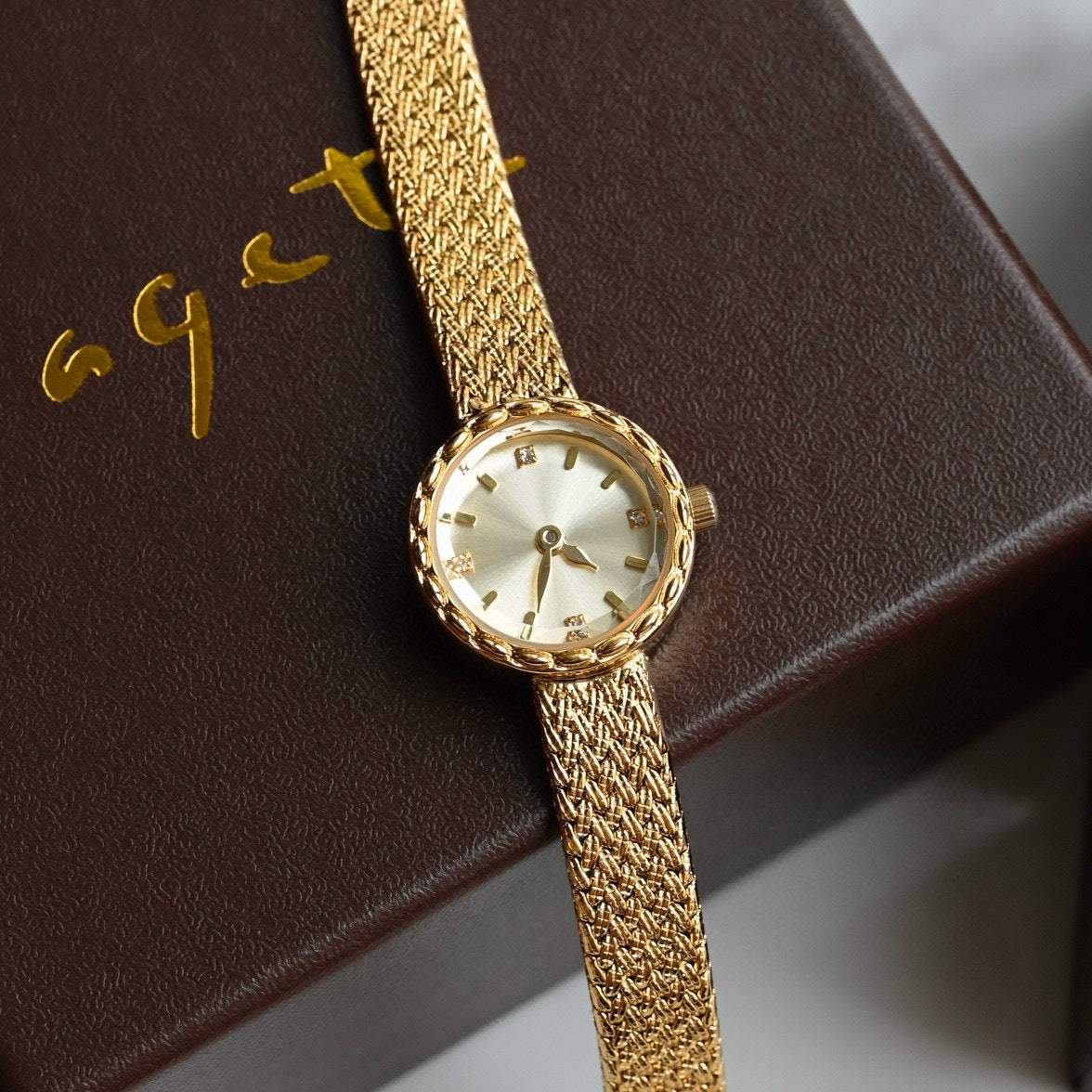 Timeless Elegant Women’s Watch in a Refined Style (Zeitlos Elegante Frauenuhr im Edlen Stil)