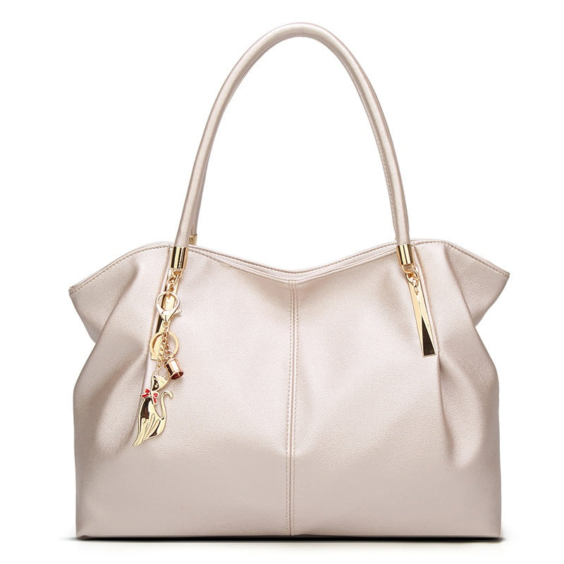 Elegant Leather Tote With Classic Handle (Elegante Tasche Aus Echtleder Im Klassischen Stil)
